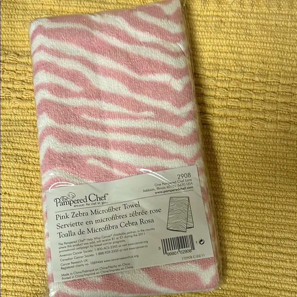 NEW Pampered Chef Pink and White Zebra Towel Microfiber 2908